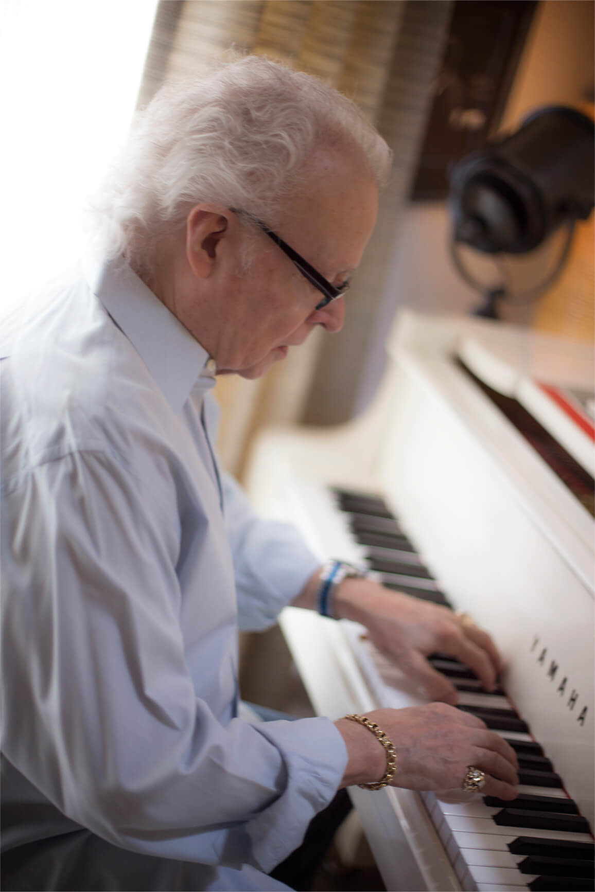 Ron Oates at the piano